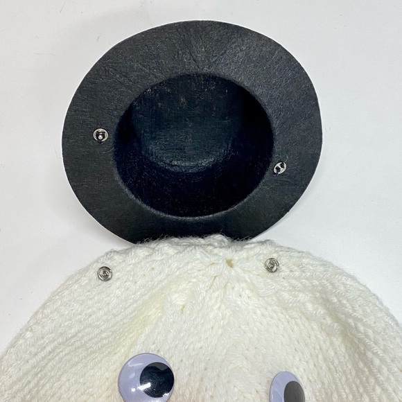 NWT Hand Knit Childs Snowman Hat with Googly Eyes and Top Hat Size 3-10 Years - Picture 6 of 9